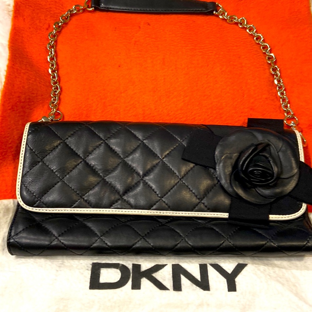 CLASSY AUTHENTIC DKNY QUALITY BLK LEATHER SHLDR BAG-EXCELLENT CONDITION